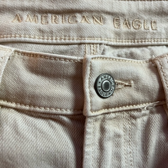 American Eagle | High-Rise Straight Fit Jeans - Picture 3 of 5